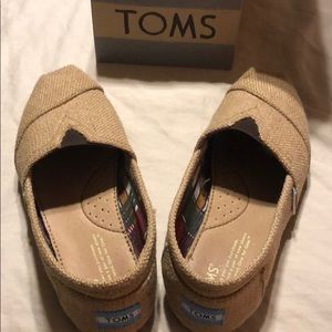 Toms Burlap